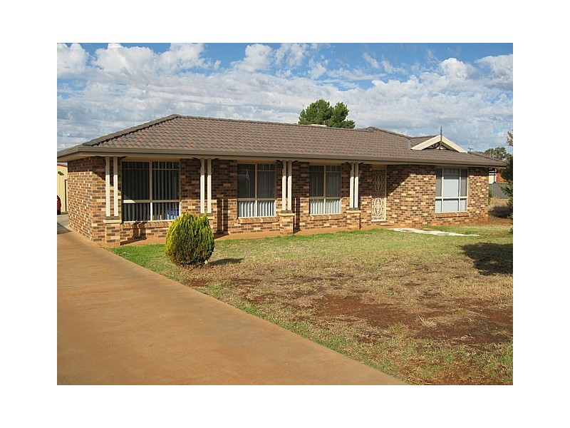 10 Mimosa Avenue, Parkes NSW 2870