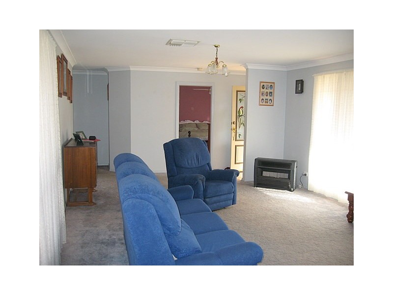 10 Mimosa Avenue, Parkes NSW 2870