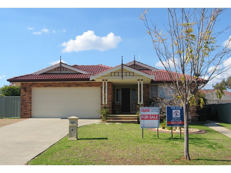 21 Glenburnie Close, Parkes NSW 2870