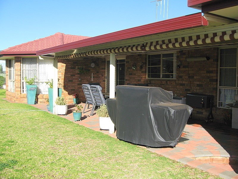 21 Glenburnie Close, Parkes NSW 2870