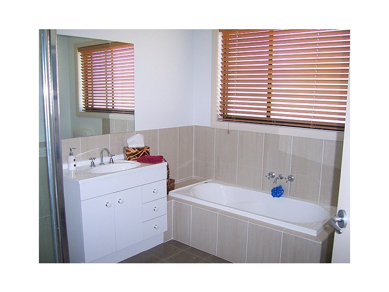 14 George Field Drive, Parkes NSW 2870