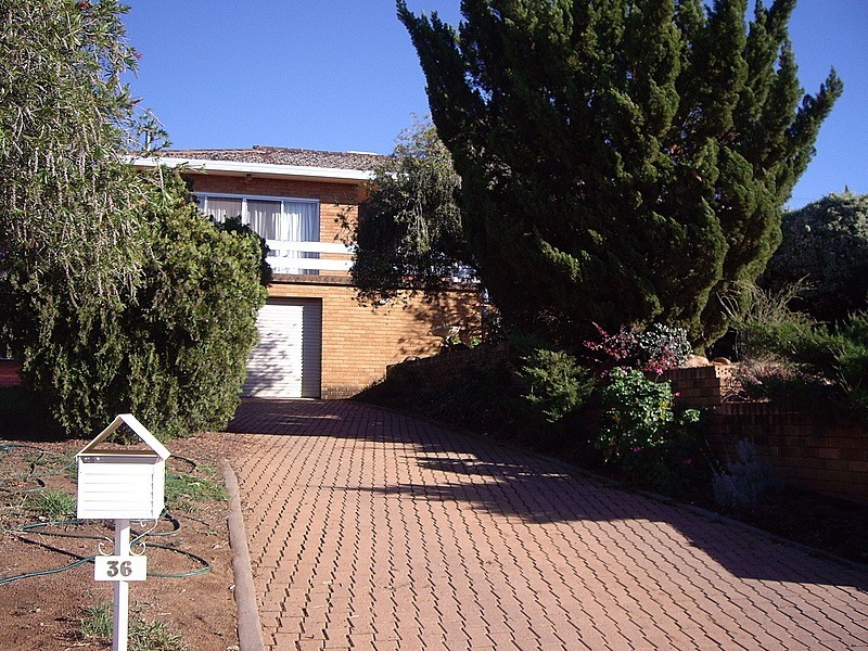 36 Mengarvie Road, Parkes NSW 2870