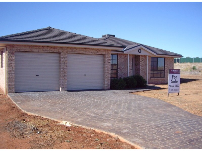 7 Cedar Crescent, Parkes NSW 2870