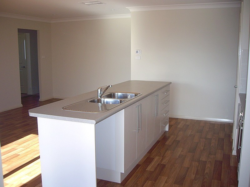 7 Cedar Crescent, Parkes NSW 2870