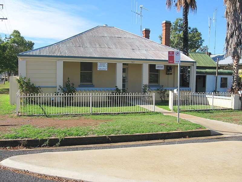 97 Currajong Street, Parkes NSW 2870