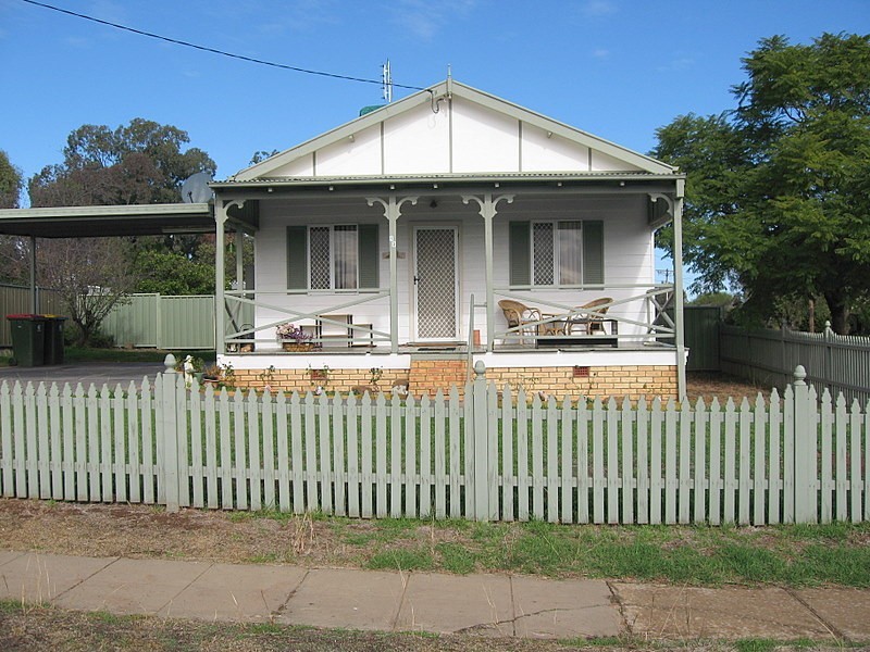 13 Medlyn Street, Parkes NSW 2870