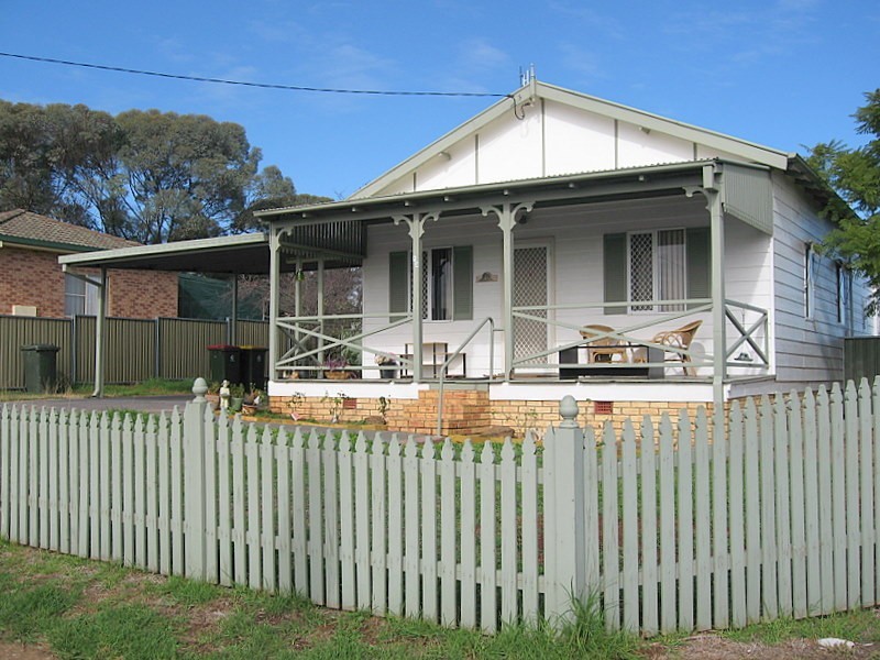 13 Medlyn Street, Parkes NSW 2870
