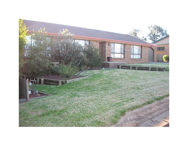 6 Basil Avenue, Parkes NSW 2870