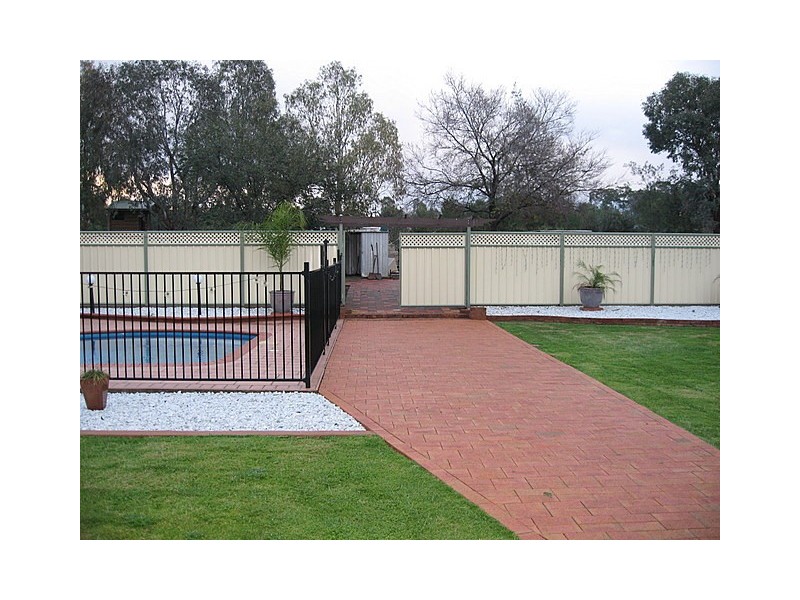 240 Nash Street, Parkes NSW 2870