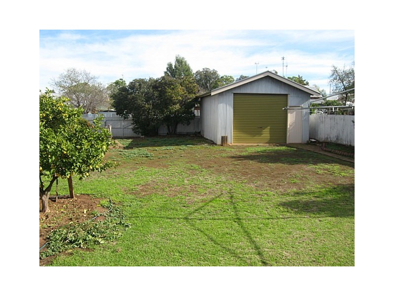 6 Metcalfe Street, Parkes NSW 2870
