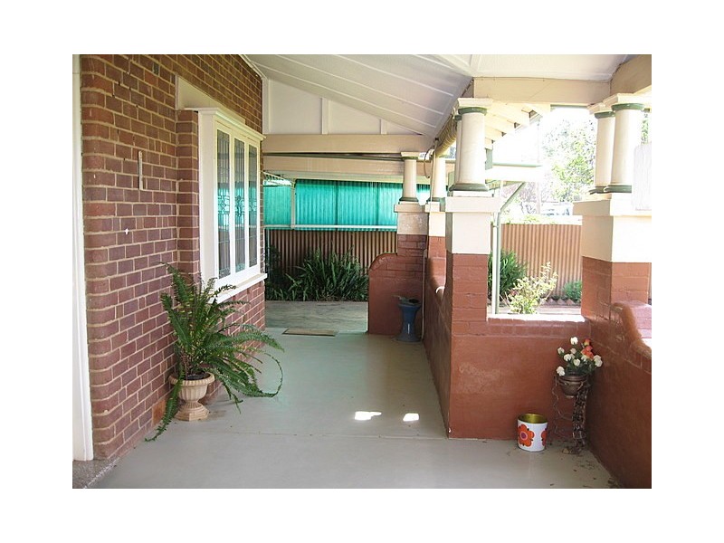 6 Metcalfe Street, Parkes NSW 2870