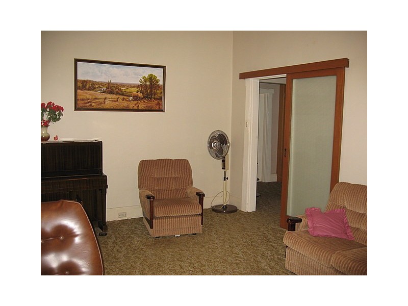 6 Metcalfe Street, Parkes NSW 2870