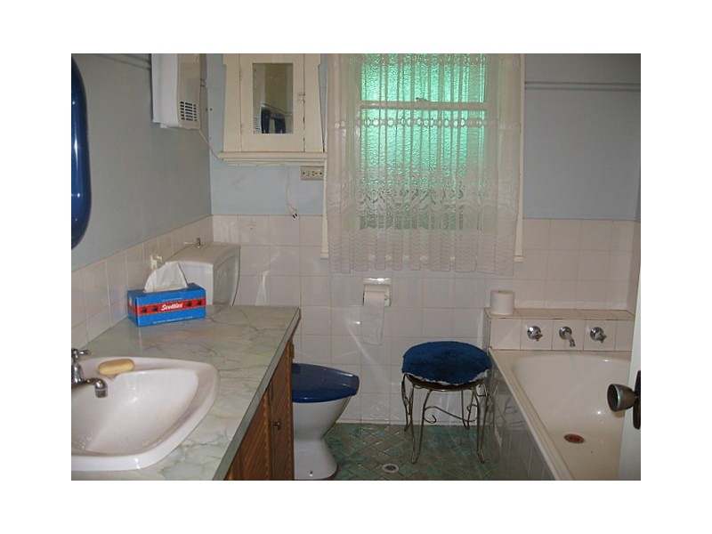 6 Metcalfe Street, Parkes NSW 2870