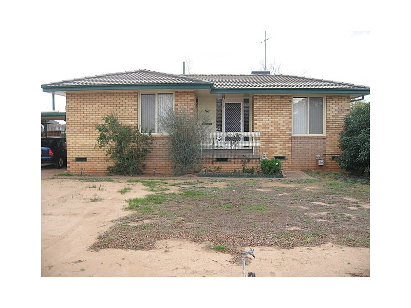 100 Close Street, Parkes NSW 2870