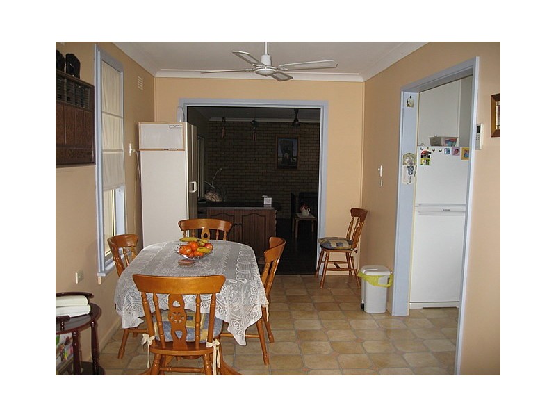 100 Close Street, Parkes NSW 2870