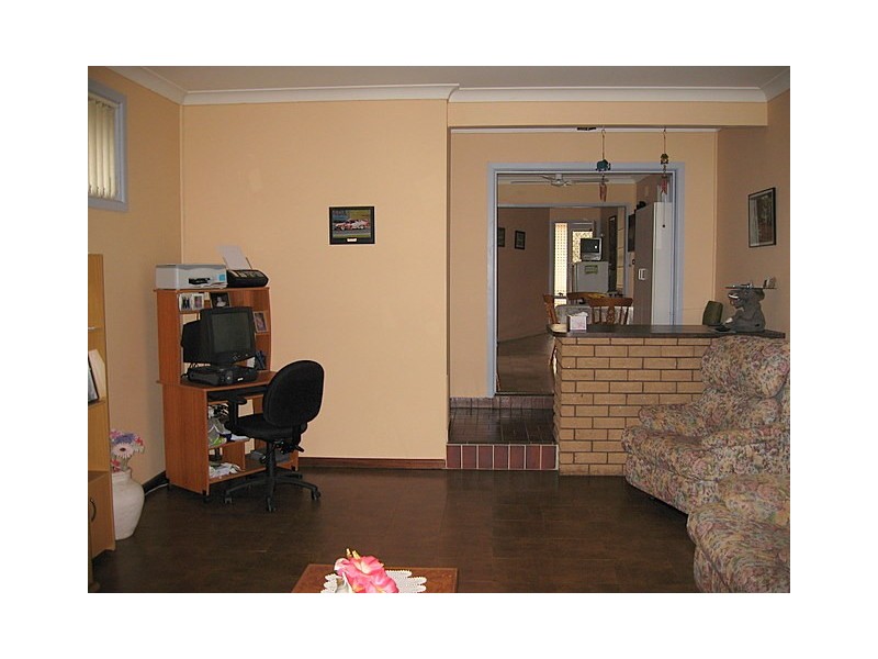 100 Close Street, Parkes NSW 2870