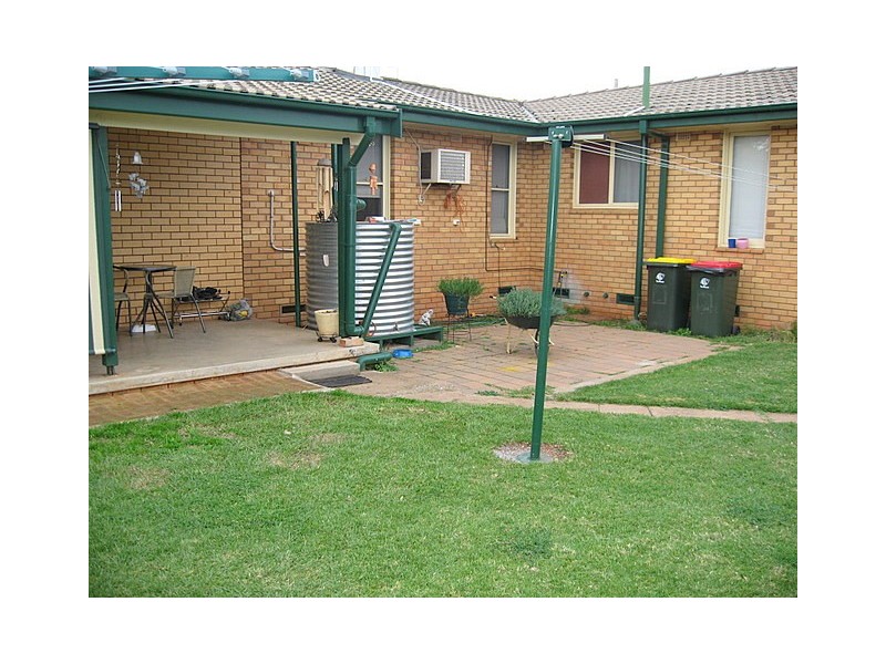 100 Close Street, Parkes NSW 2870