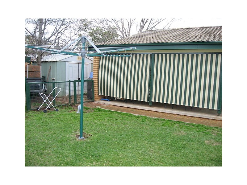 100 Close Street, Parkes NSW 2870