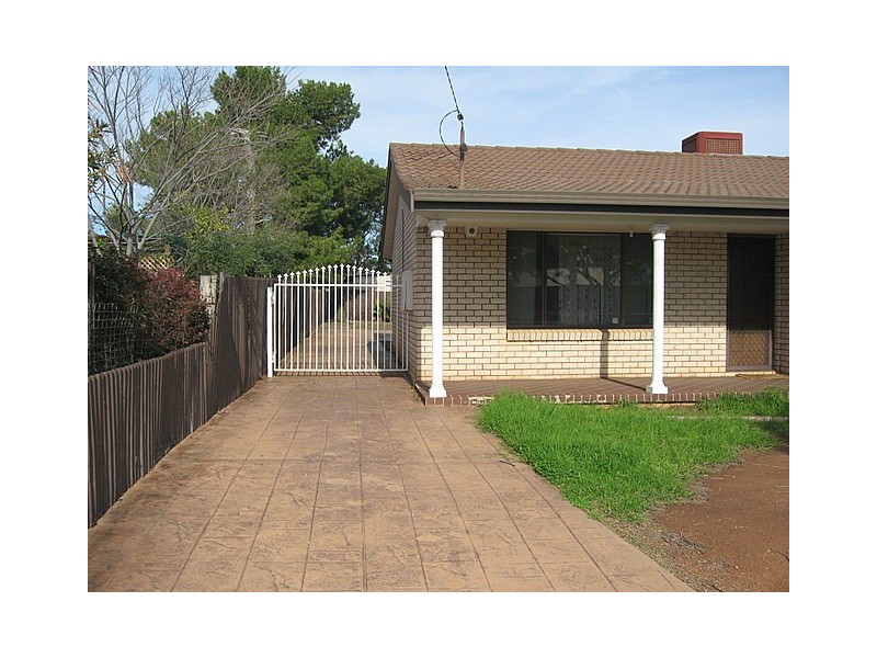 7  Medlyn Street, Parkes NSW 2870