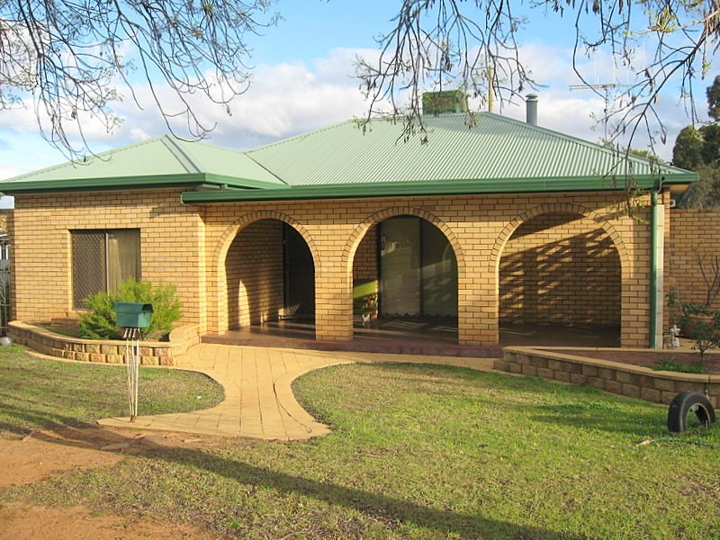 111  Dalton Street, Parkes NSW 2870