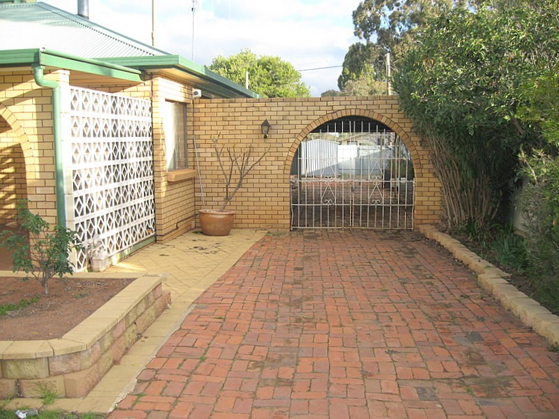 111  Dalton Street, Parkes NSW 2870