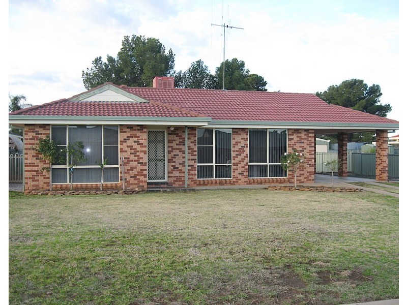 18 Thomas Tom Crescent, Parkes NSW 2870