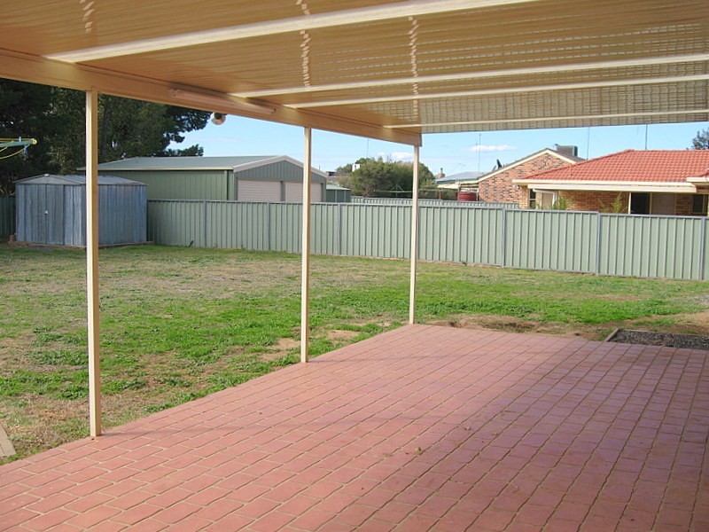 18 Thomas Tom Crescent, Parkes NSW 2870