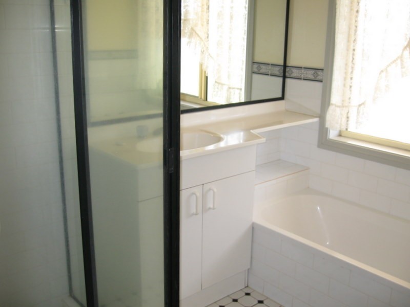 18 Thomas Tom Crescent, Parkes NSW 2870