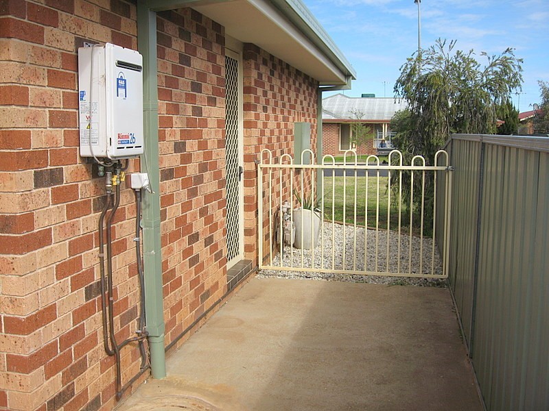 18 Thomas Tom Crescent, Parkes NSW 2870