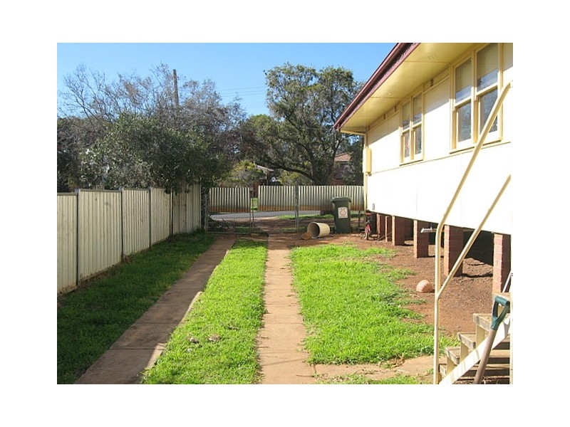 18 Fisher Street, Parkes NSW 2870