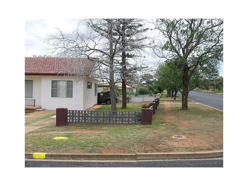 17 Orange Street, Parkes NSW 2870