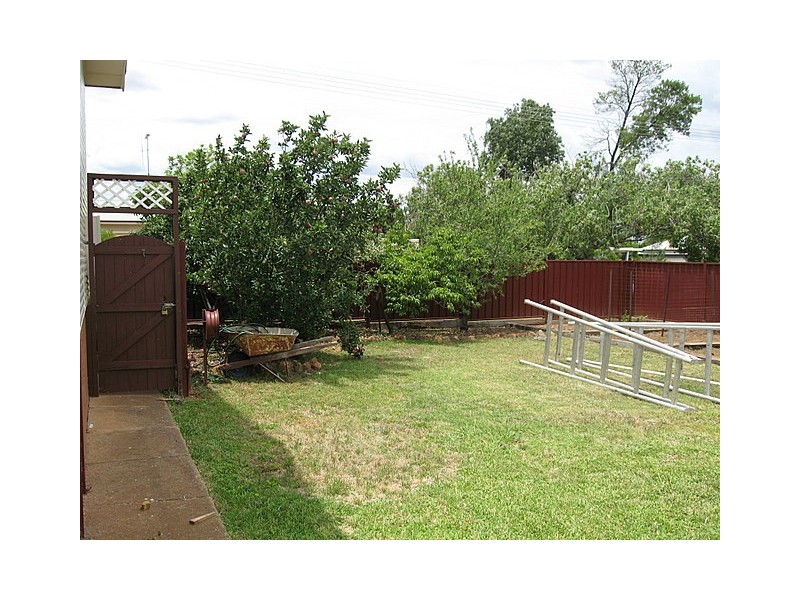 17 Orange Street, Parkes NSW 2870