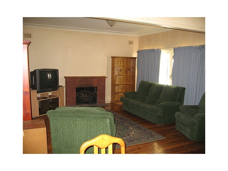 16 Pearce Street, Parkes NSW 2870