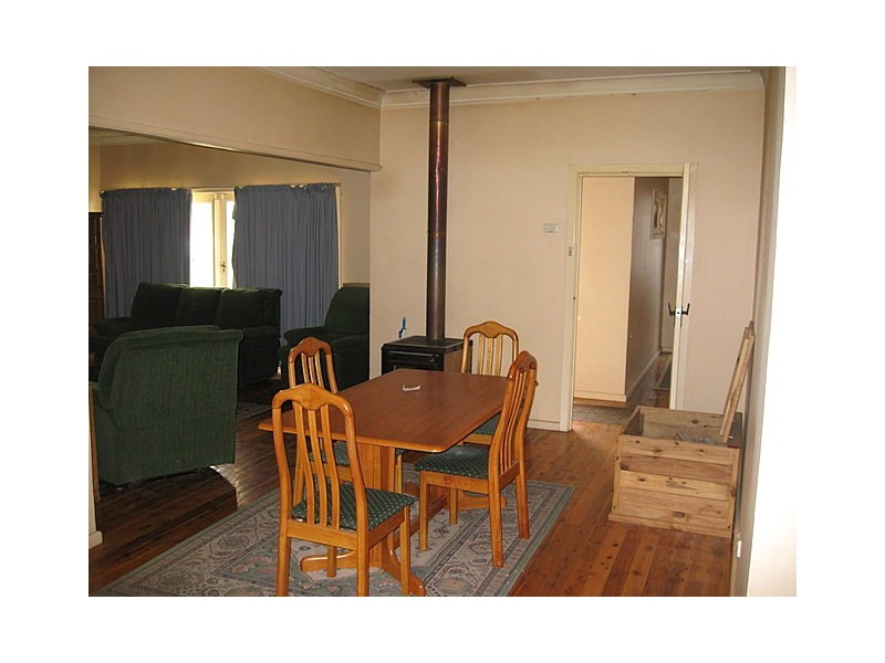 16 Pearce Street, Parkes NSW 2870