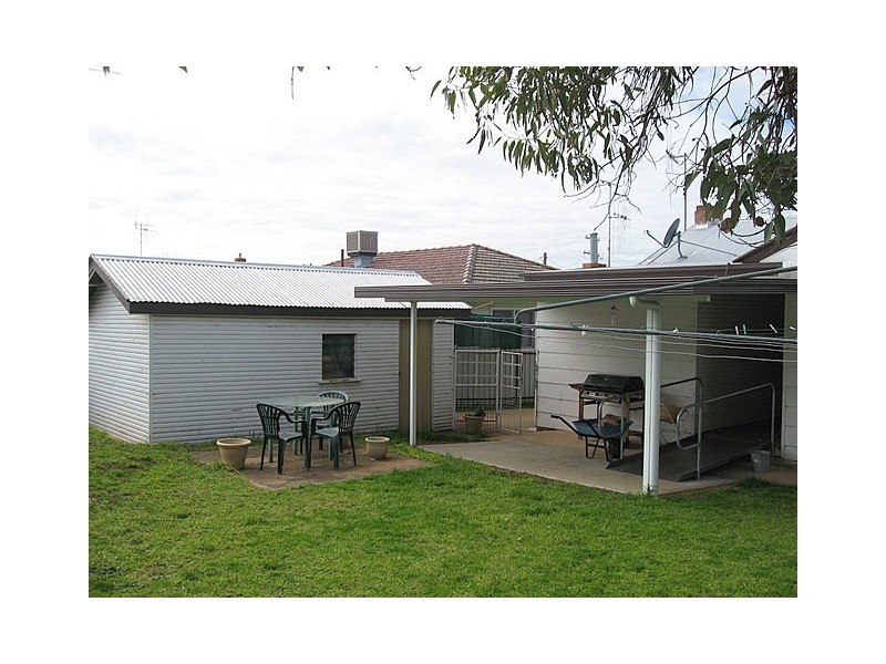 16 Pearce Street, Parkes NSW 2870