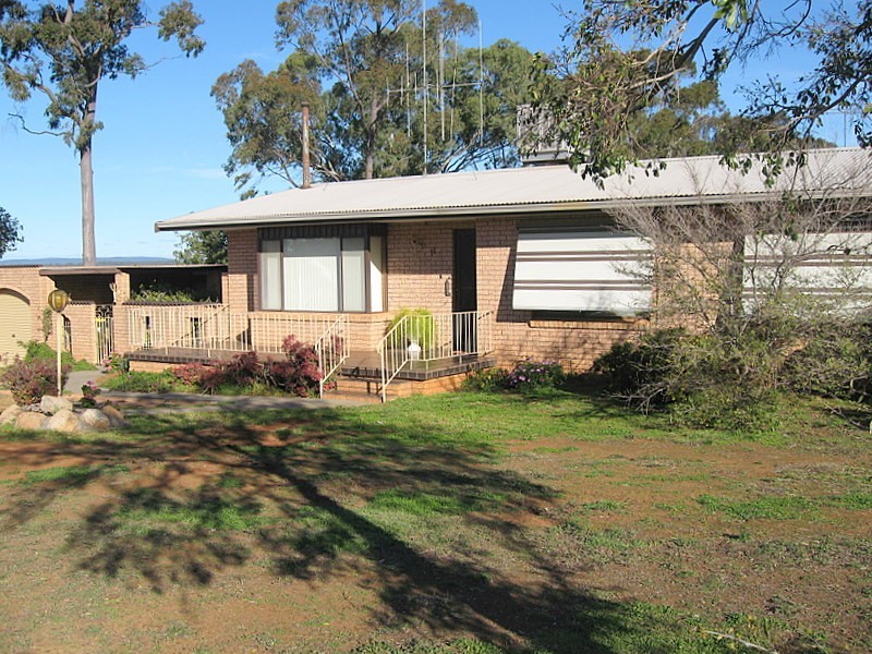 11 Hodges Street, Parkes NSW 2870