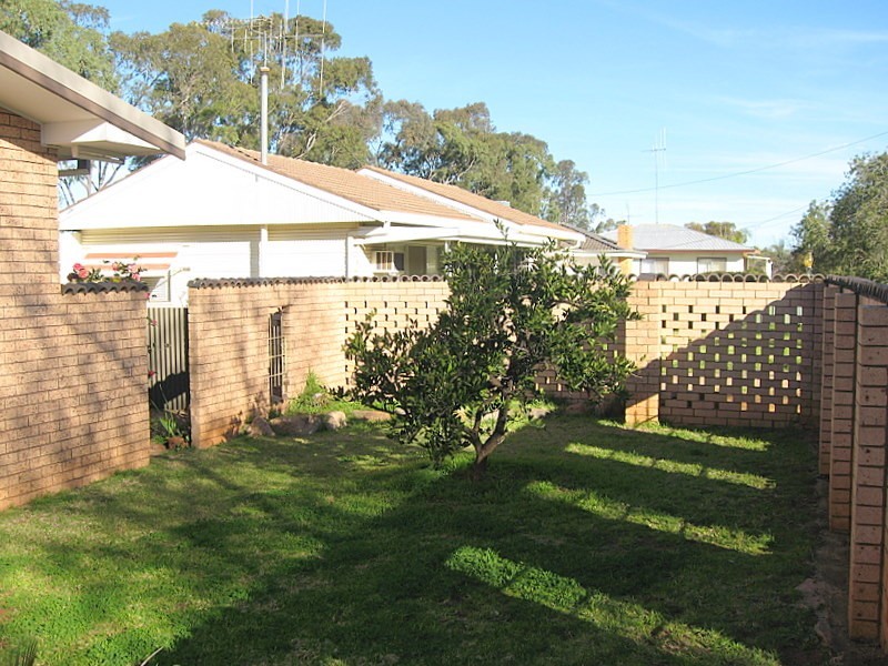 11 Hodges Street, Parkes NSW 2870