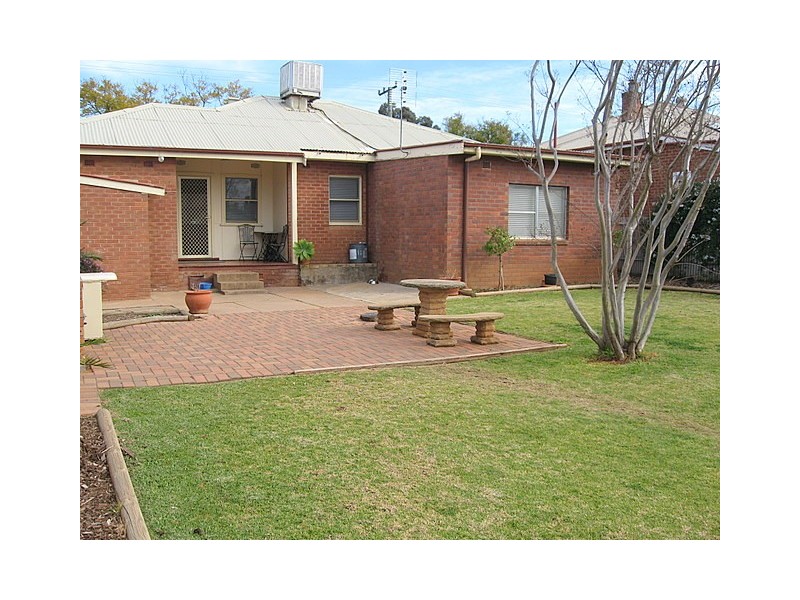 17 East Street, Parkes NSW 2870