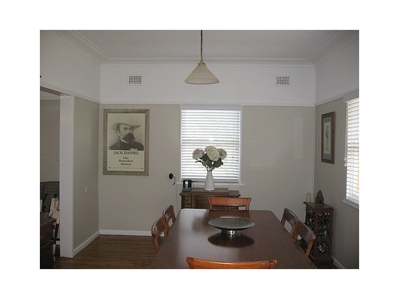 17 East Street, Parkes NSW 2870