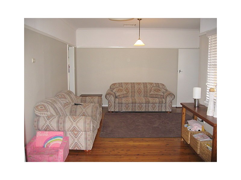 17 East Street, Parkes NSW 2870