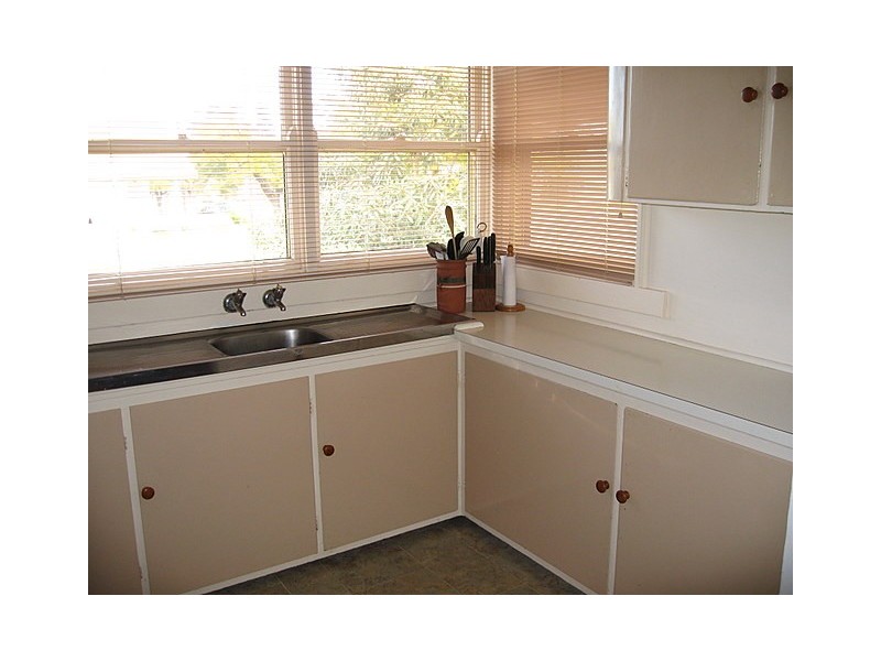 17 East Street, Parkes NSW 2870