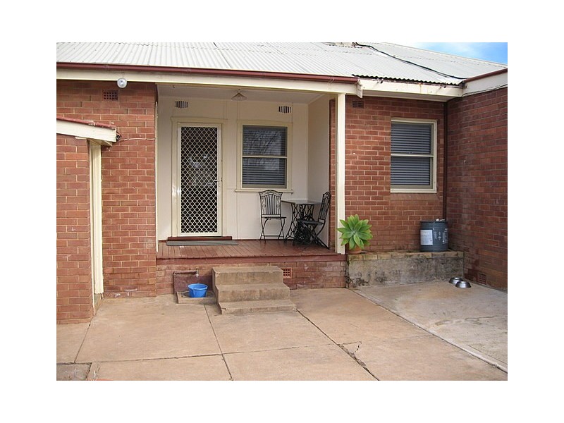 17 East Street, Parkes NSW 2870