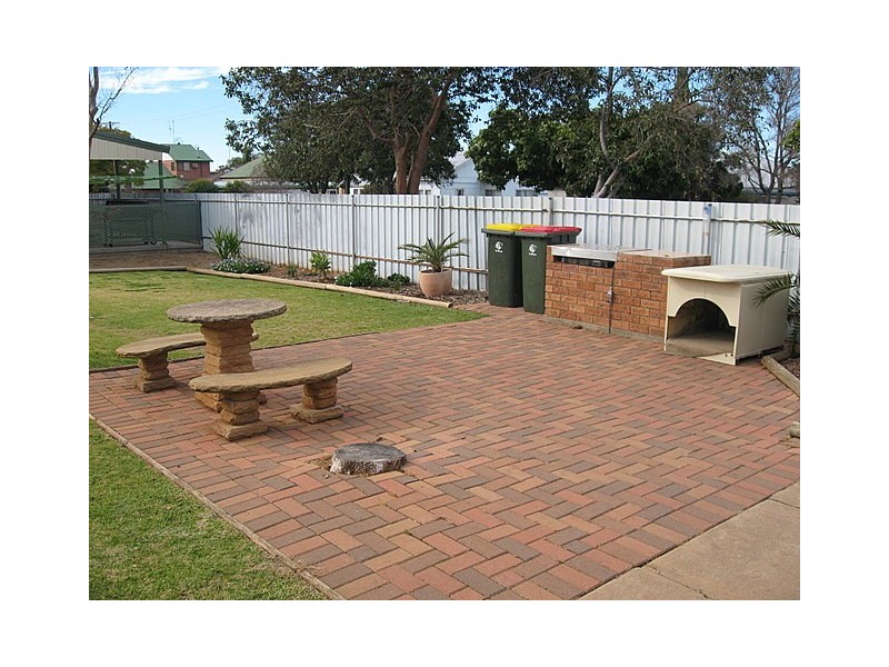 17 East Street, Parkes NSW 2870