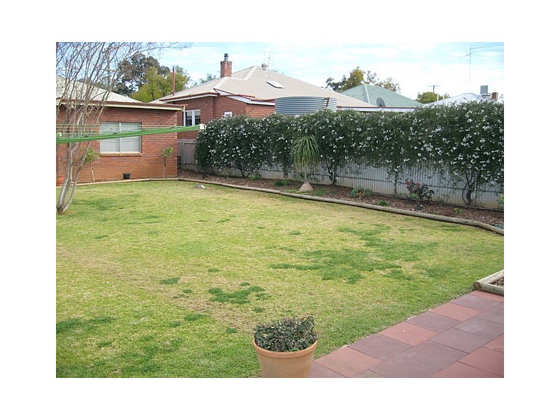 17 East Street, Parkes NSW 2870