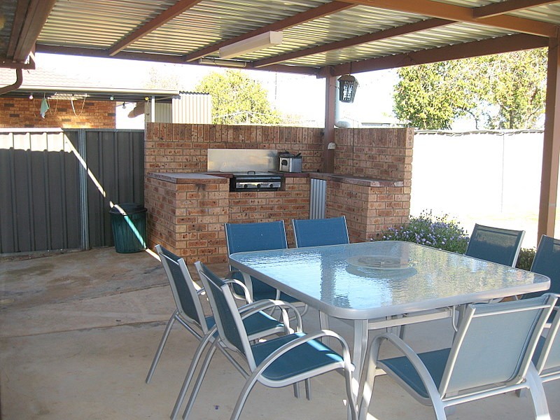 6 Carinya Street, Parkes NSW 2870