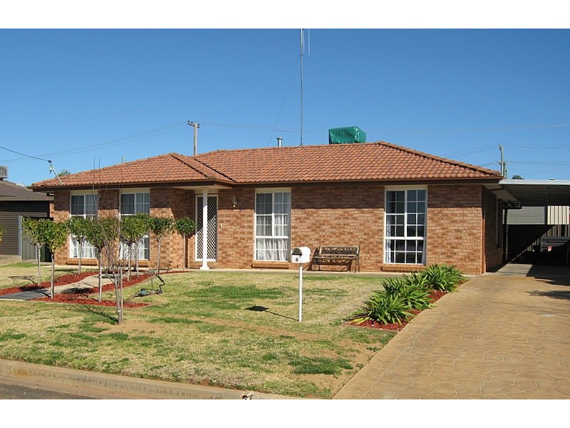 6 Carinya Street, Parkes NSW 2870