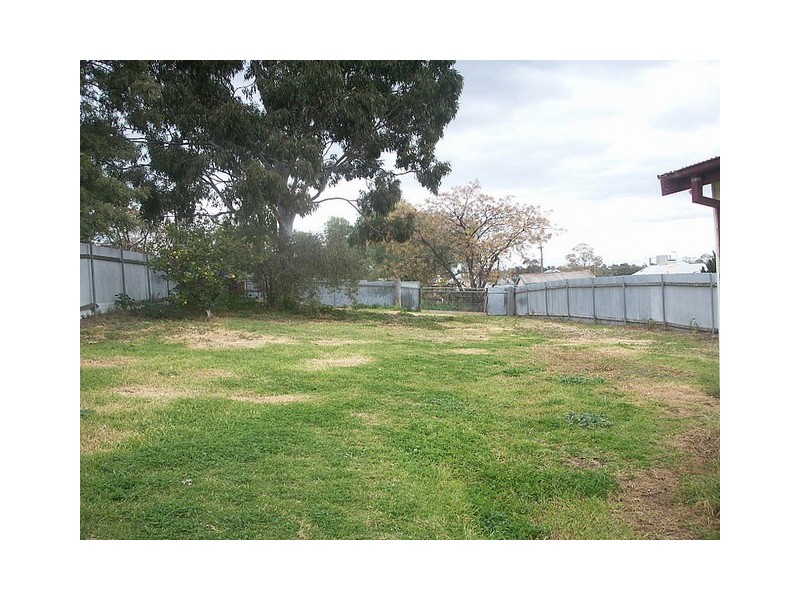 2 Howard Street, Parkes NSW 2870
