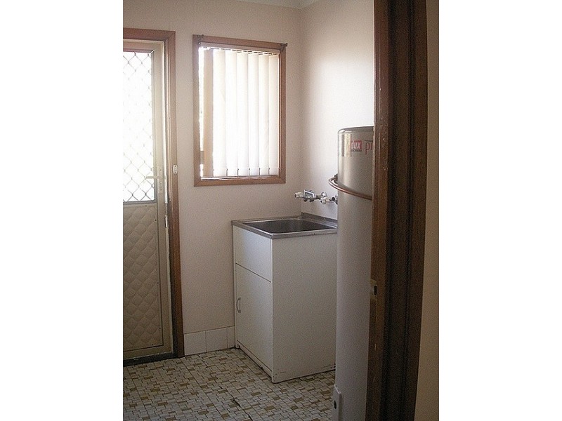 2 Howard Street, Parkes NSW 2870