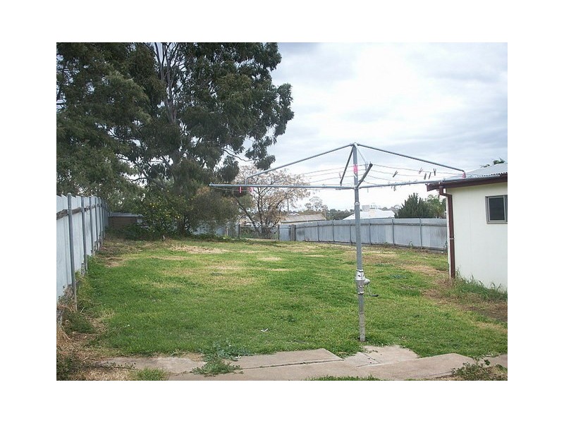 2 Howard Street, Parkes NSW 2870