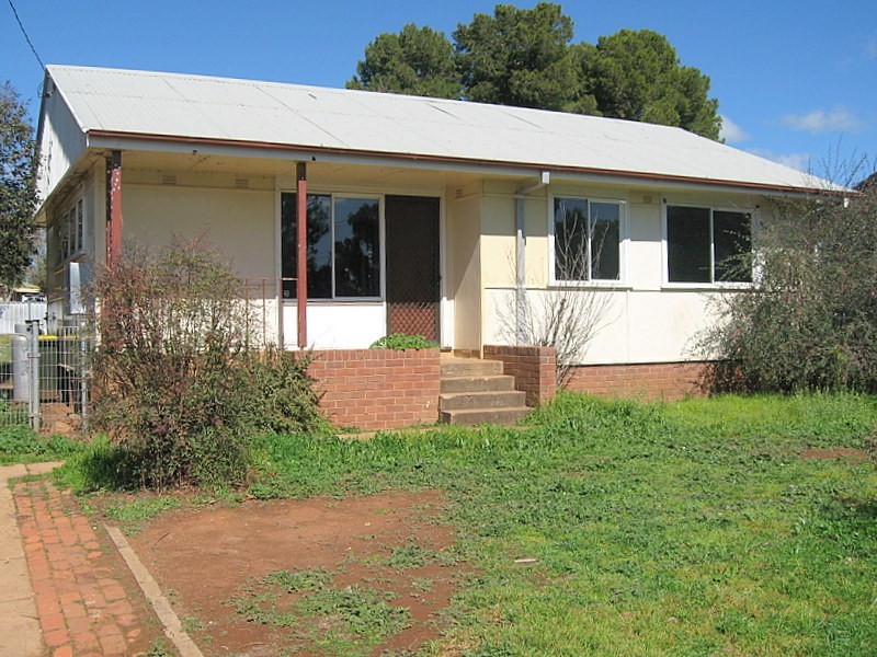63 Woodward Street, Parkes NSW 2870